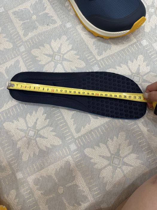 Продам кроссовки (46 размер)