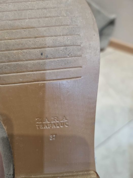 Велурени ботуши Zara