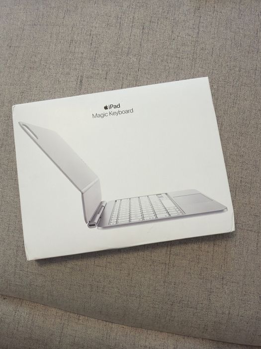 Apple magic keyboard pentru ipad pro 11” (M4/M5), white, sigilata.