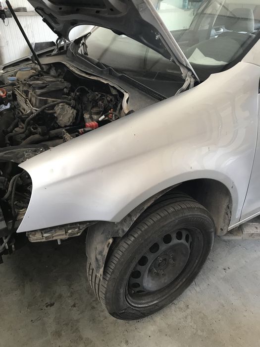 Aripa ST/DR Volkswagen Golf 5 Break/Variant (cu mici defecte )