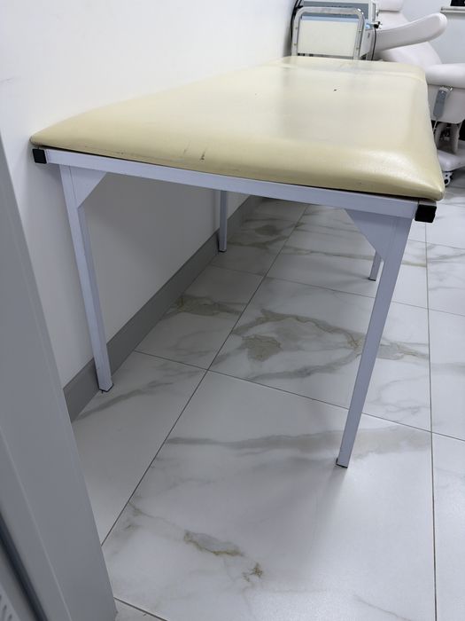 Продаётся кушетка по хорошей цене.