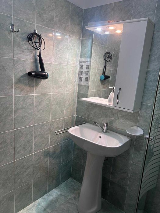 Vand  Lavoar baie cu piedestal inalt Cersanit si dulap baie cu oglinda