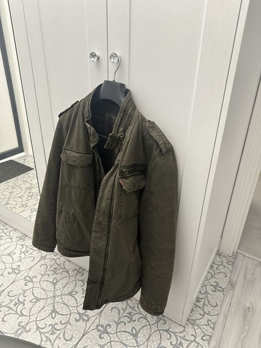 Куртка бренда Levi’s