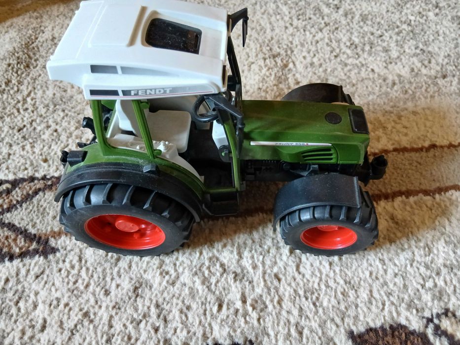 Vând tractor bruder