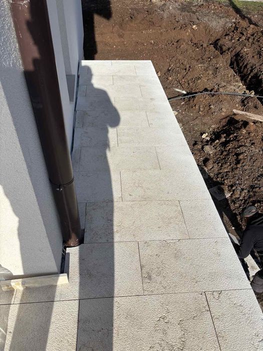 Грапав мрамор за външна настилка