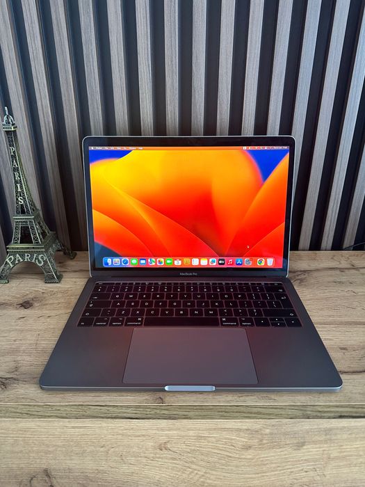 Продавам MacBook Pro 13 инча, модел 2017 г.