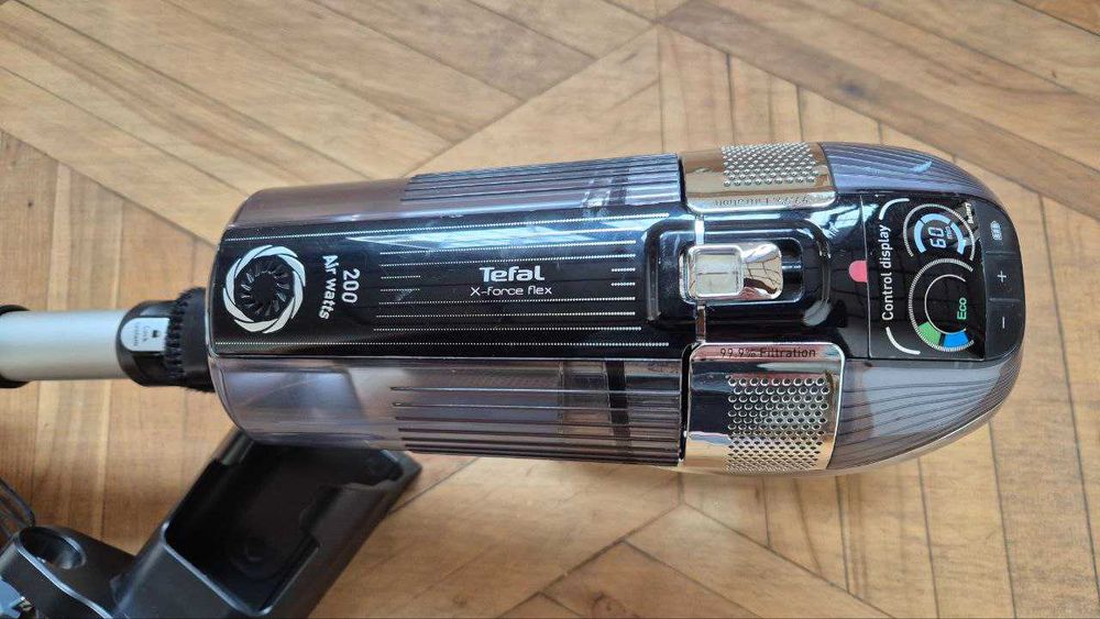 Беспроводной вертикальный пылесос Tefal X-Force Flex 200 аэроватт.