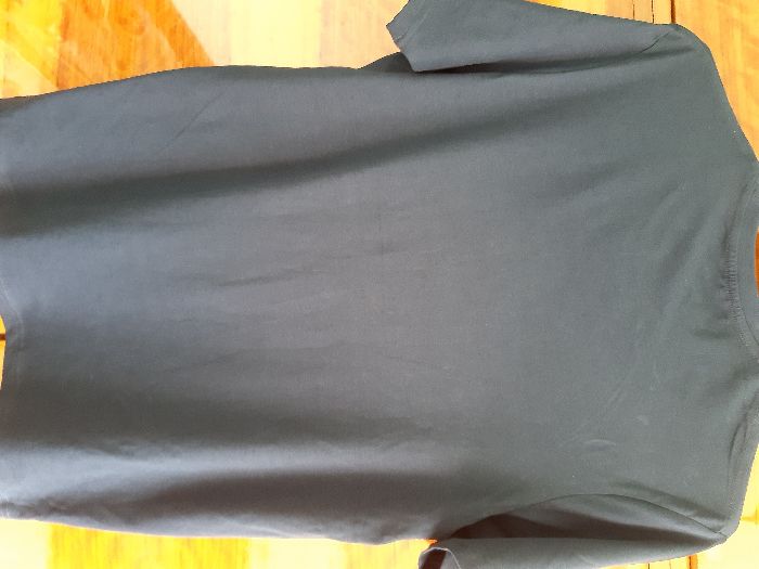 vand tricou nou cu eticheta