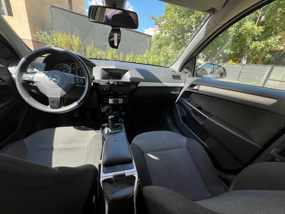 Ocazie Opel Astra H .Masina intretinuta,schimburi la timp.