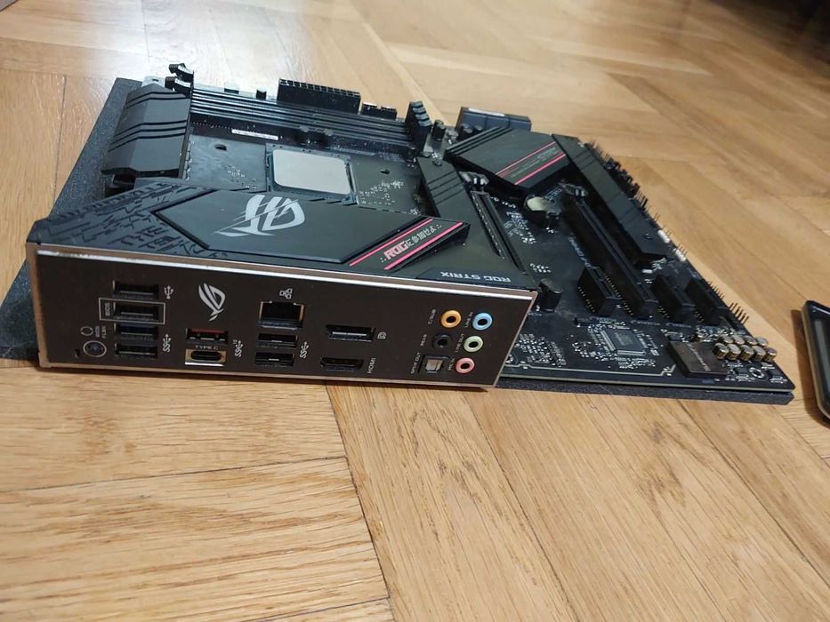 AMD Ryzen 5 5600X + Asus Rog StriX B550-F Gaming