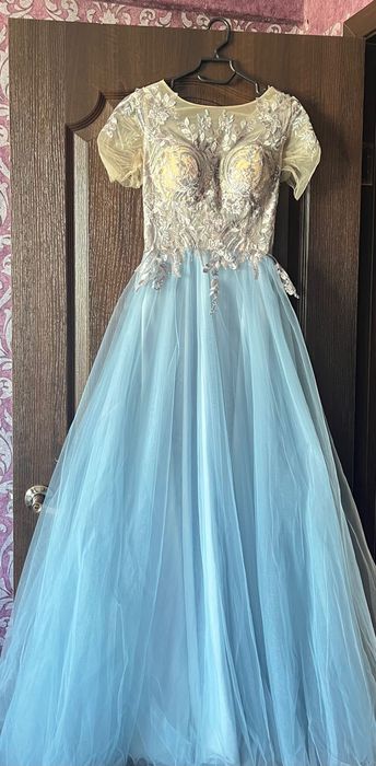 Продам вечернее выпускное платье