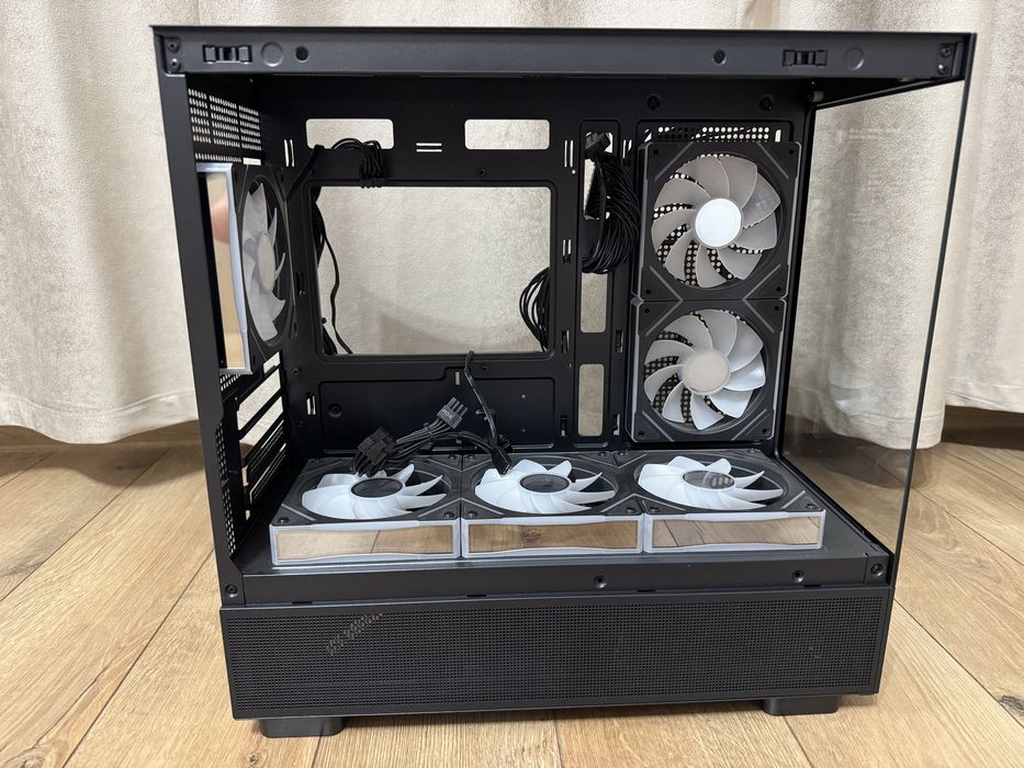 Carcasa gaming, sursa si ventilatoare RGB