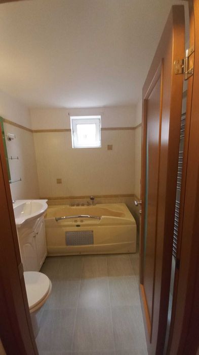 Inchiriez apartament cu 3 camere zona piata sudului