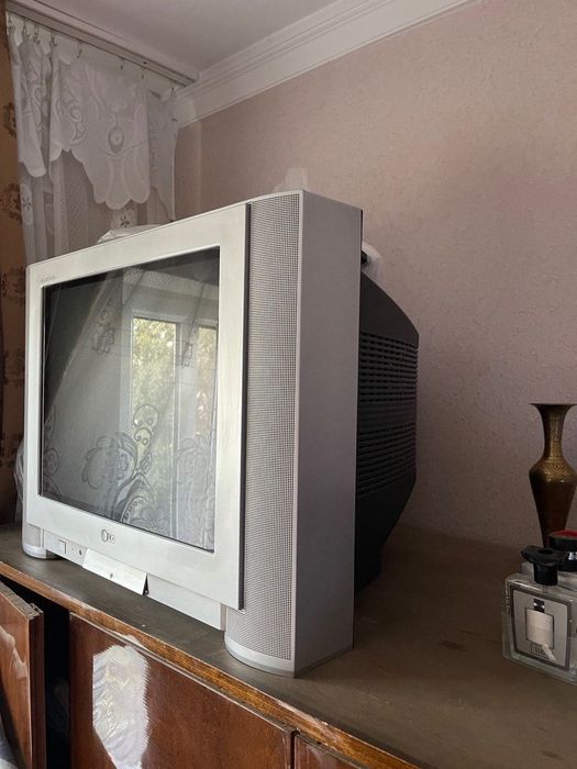 Телевизор LG в хорошем состоянии
