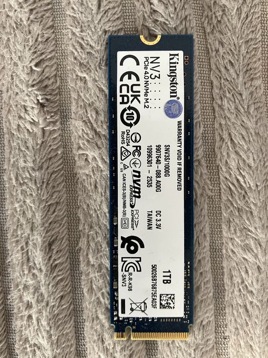 SSD Kingston 1000 ГБ новый