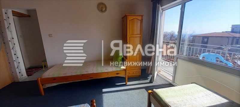 Явлена продава самостоятелна къща в идеален център на гр.Царево