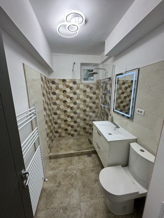 Apartament  doua camere parter, zona f buna, vedere pe fata, decomandat, Regim Hotelier