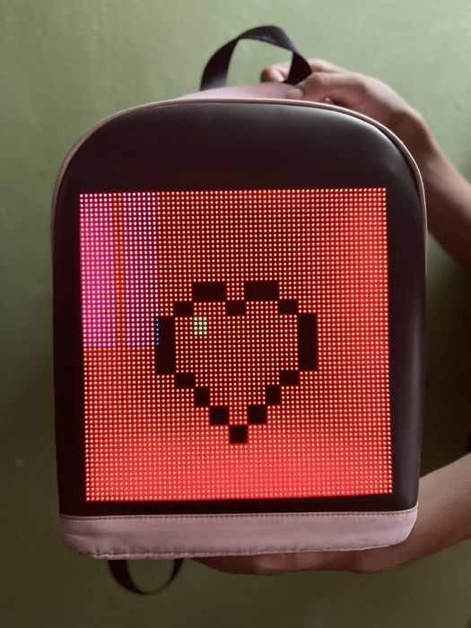 умный рюгзак с LED экраном