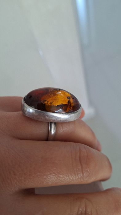 Inel din argint si chihlimbar /vintage