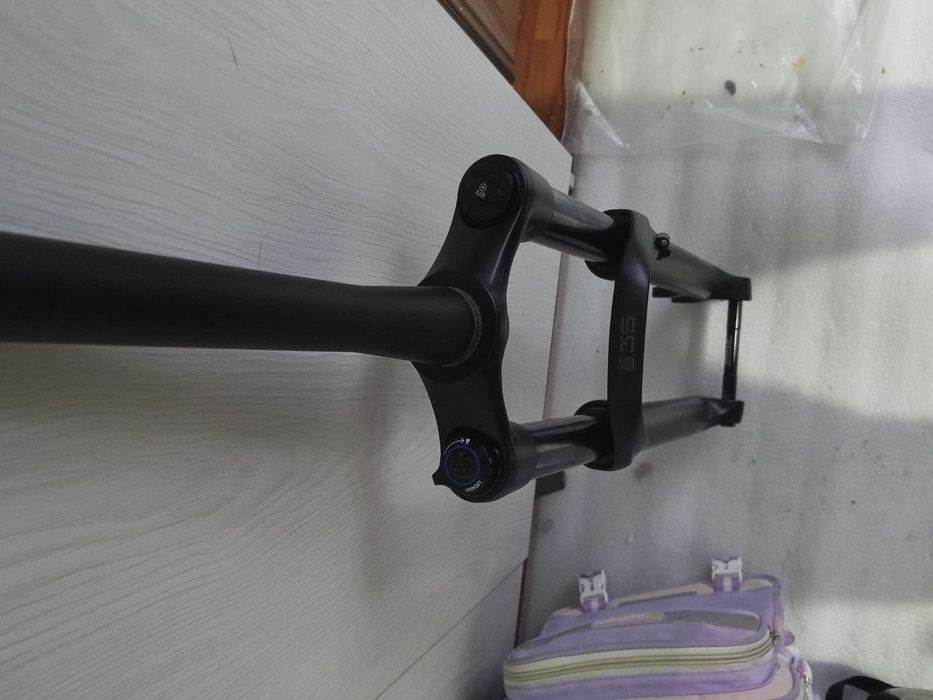 Продам новую воздушную вилку Rock shox 35
