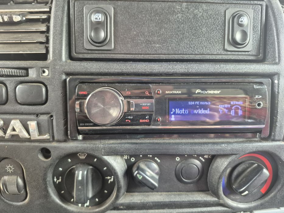 Продам магнитолу pioneer