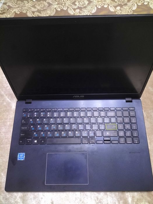 Noutbook Asus. Holati yangi