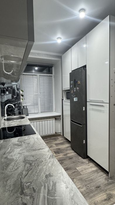 Продается 3 комнатная сталинка