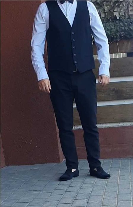 vând costum bărbați