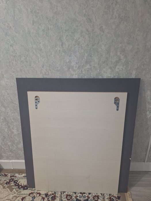 Настенное зеркало