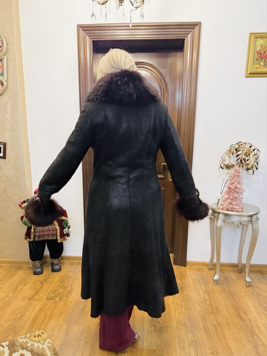 Cojoc lung de piele de miel cu blana de vulpe, negru