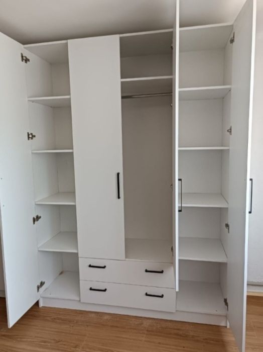 Шкаф с зеркалом продам