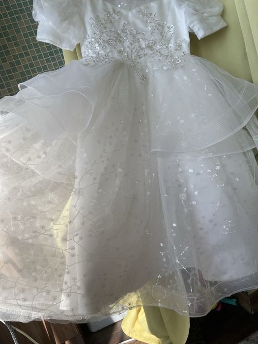 Белое пышное платье