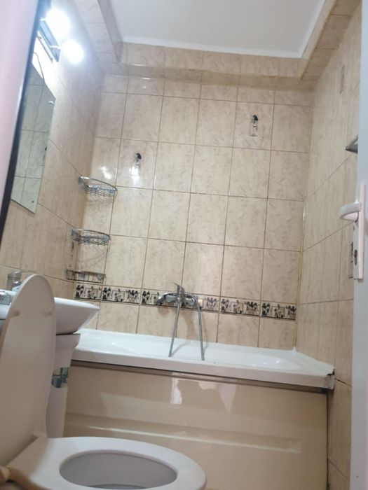 Persoana fizica inchiriez apartament 2 camere decomandate Podul Ros  Emil Racovita