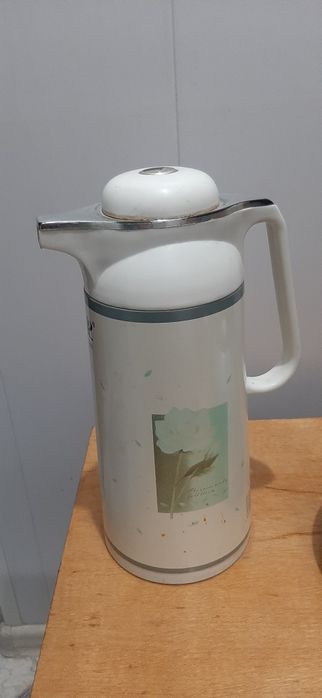 Термос и Чайник продаётся в отличном состоянии.