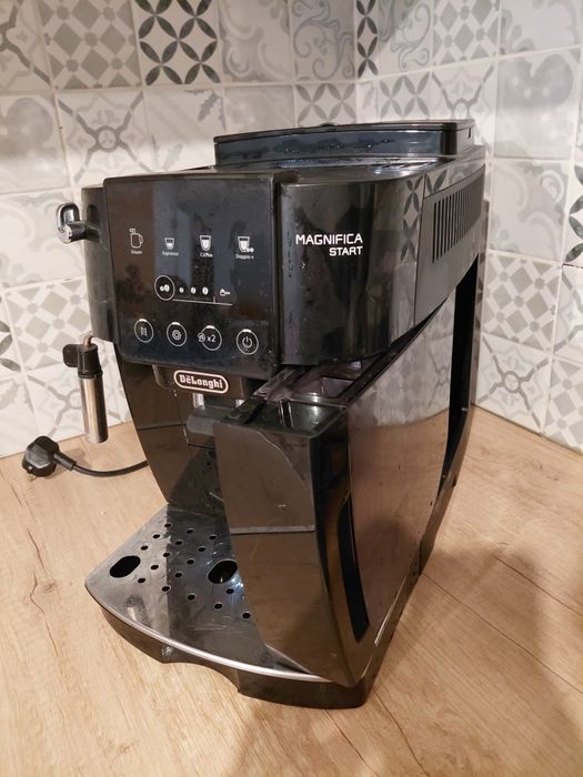 Продам кофемашину Delonghi ECAM220. Magnifica Start