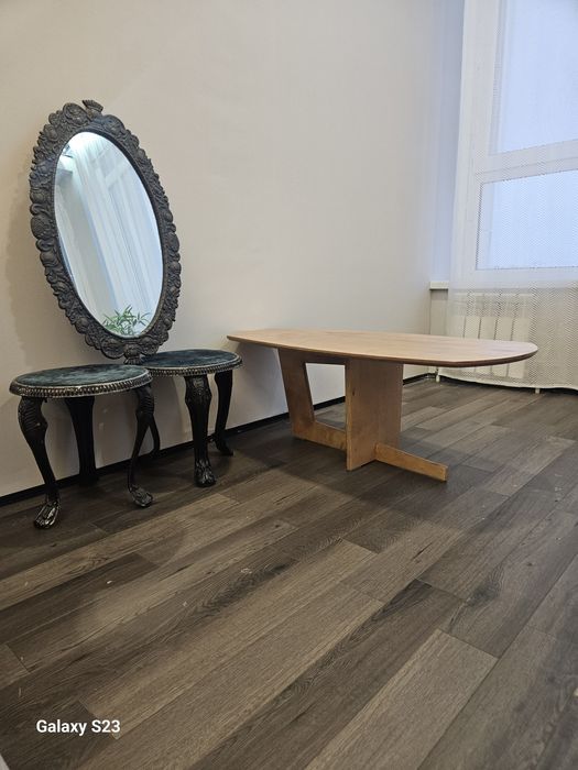 Продам кресло часы зеркало со стульями стол.