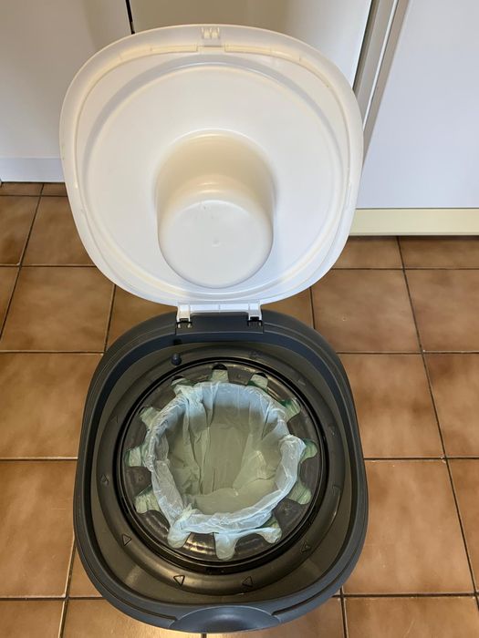 TOMMEE TIPPEE Хигиенен кош за памперси TWIST&CLICK бял