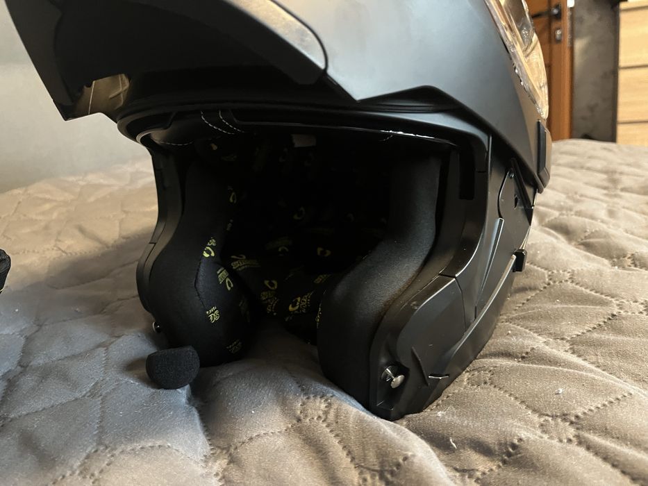 Пистова каска с вградена Bluetooth музика– размер S, отлично състояние