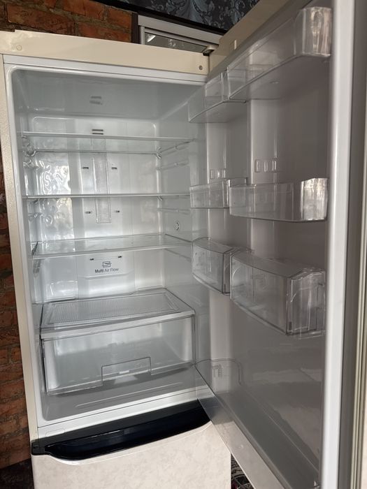 продам холодильник LG