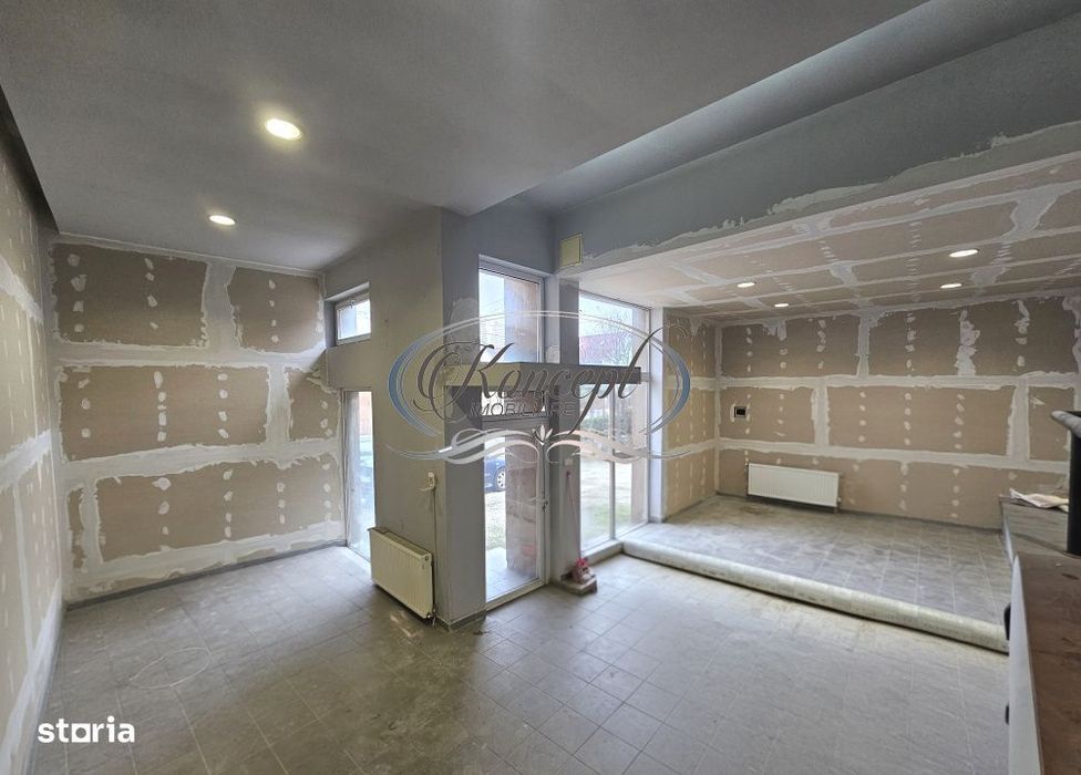 Spatiu comercial cu inaltime mare si curte proprie in Manastur