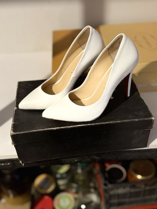 Продам обувь новую и б/у, все кожанные, размер 35-36, цены по запросу