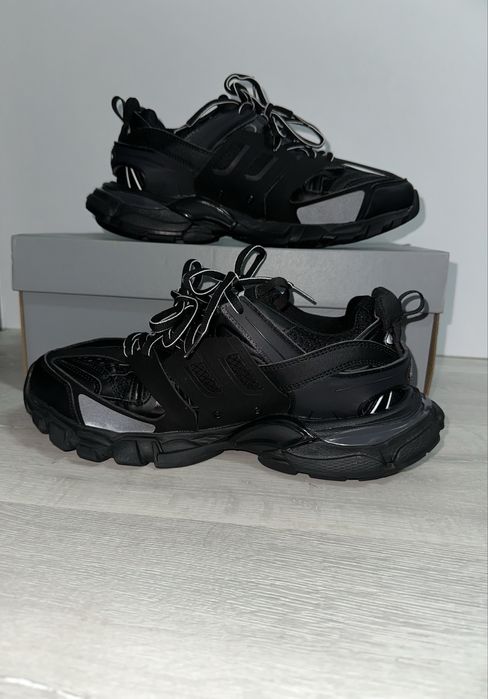 Balenciaga track
