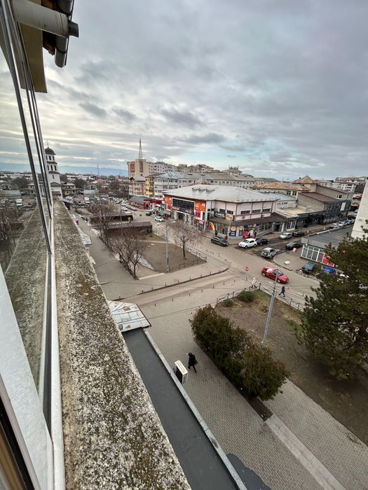 Direct proprietar vand apartament cu 4 camere