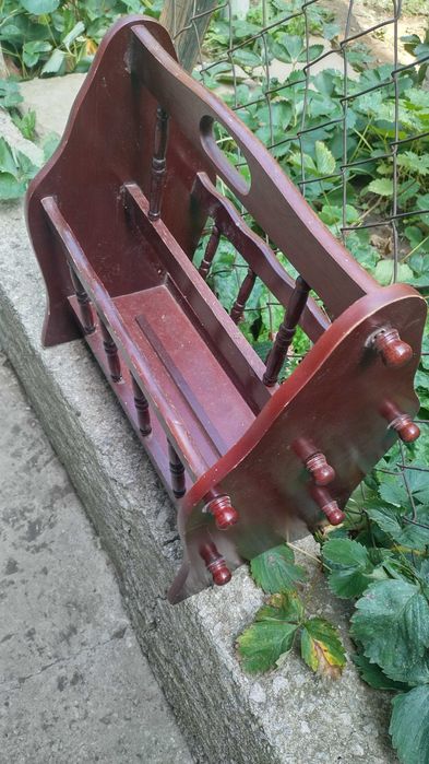 Стара метална туба , дървени поставки