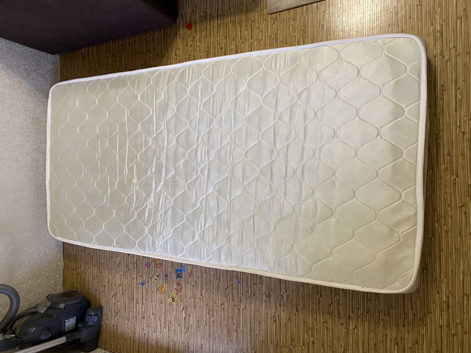 Матрас с независимыми пружинами , жесткость средняя и высокая