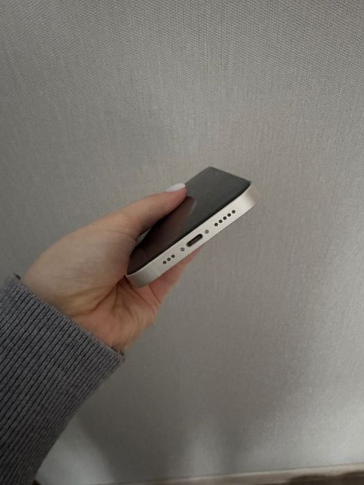 Продам Айфон  13