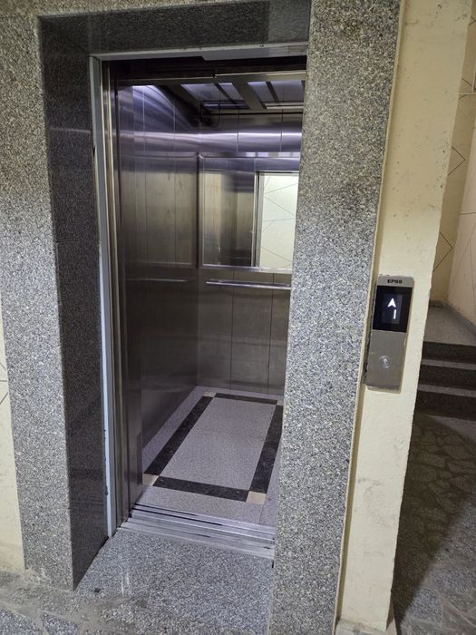 Срочно! Продаётся 4-х комнатная  квартира в центре Луначарского!