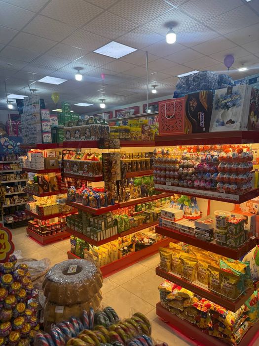 Полка стеллаж витрина магазин учун