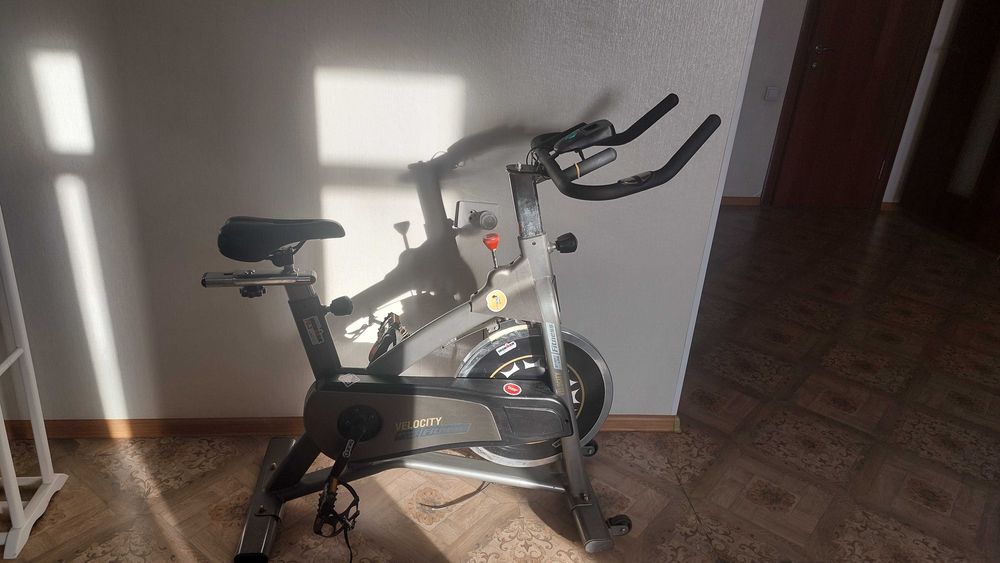 Вело тренажер  новый