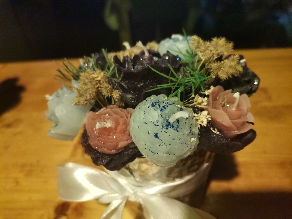 Изработка на букети от ароматни  соеви свещи, различни цветове